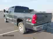 2004 Chevrolet Silverado 2500 LS z VIN 1GCGK29U24Z188550, wystawiony jako IAAI lot #41955099 z przebiegiem 217 912 mil mil oraz . Historia ofert i sprzedaży dostępna na DreamBid. Obrazek 3.