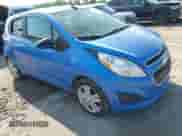2014 Chevrolet Spark LS z VIN KL8CA6S98EC591735, wystawiony jako IAAI lot #42967698 z przebiegiem 158 613 mil mil oraz . Historia ofert i sprzedaży dostępna na DreamBid. Obrazek 1.