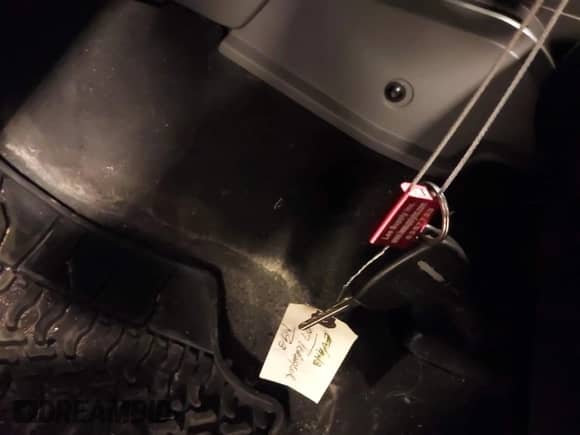 2007 Jeep Wrangler Unlimited Sahara с VIN 1J4GA59137L141913, выставлен на аукционе IAAI как лот 43370589 с пробегом 136 655 миль миль и . История ставок и продаж доступна на DreamBid. Изображение 11.