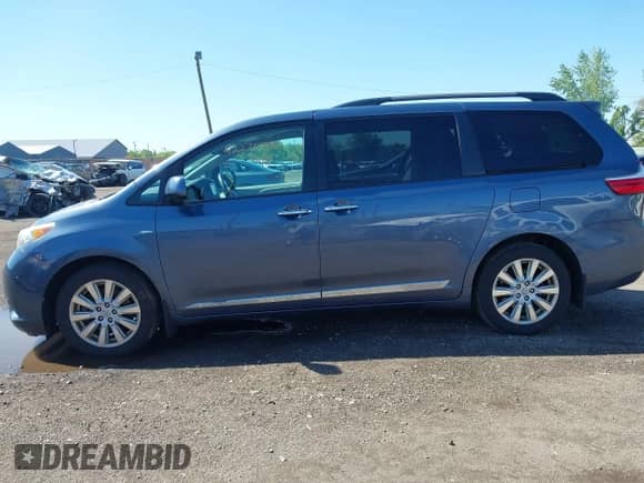 2017 Toyota Sienna XLE with VIN 5TDDZ3DC4HS156287, listed as a IAAI auction lot 42275390 with 94,180 mi miles and . Bid and sale history available at DreamBid. Image 14.