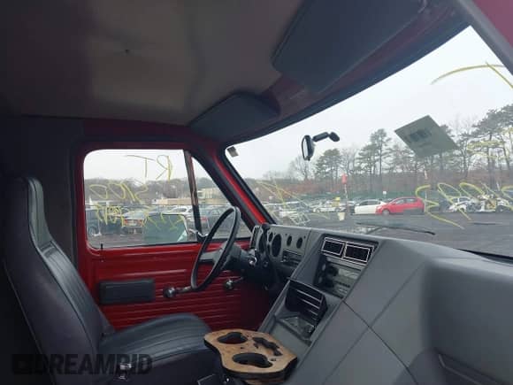 1990 Chevrolet Chevy Van с VIN 2GCEG25H9L4147291, выставлен на аукционе IAAI как лот 41468176 с пробегом Не указан миль и . История ставок и продаж доступна на DreamBid. Изображение 5.