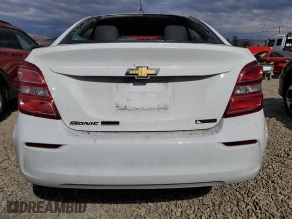 2018 Chevrolet Sonic Premier z VIN 1G1JF5SB8J4106150, wystawiony jako Copart lot #82173675 z przebiegiem 107 917 mil mil oraz Szkoda całkowita • Salvage title. Historia ofert i sprzedaży dostępna na DreamBid. Obrazek 6.