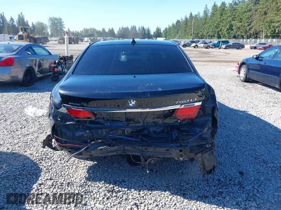 2014 BMW 7 Series ALPINA B7 xDrive z VIN WBAYF8C52ED653210, wystawiony jako IAAI lot #42344126 z przebiegiem 59 249 mil mil oraz . Historia ofert i sprzedaży dostępna na DreamBid. Obrazek 17.