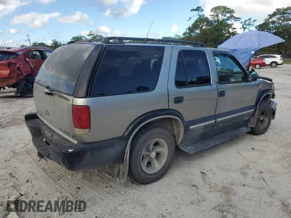 2000 Chevrolet Blazer LT с VIN 1GNCS13W3Y2358679, выставлен на аукционе Copart как лот 81021025 с пробегом 193 704 миль миль и Списание • Salvage title. История ставок и продаж доступна на DreamBid. Изображение 3.