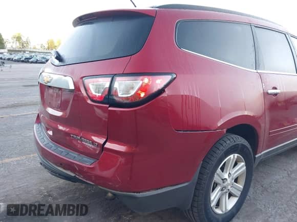 2013 Chevrolet Traverse LT z VIN 1GNKVJKD4DJ136963, wystawiony jako IAAI lot #43385919 z przebiegiem 124 879 mil mil oraz . Historia ofert i sprzedaży dostępna na DreamBid. Obrazek 17.
