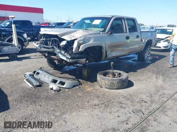 2005 Chevrolet Silverado 1500 LT with VIN 2GCEK13T251371555, listed as a IAAI auction lot 41763568 with 199,491 mi miles and . Bid and sale history available at DreamBid. Image 2.