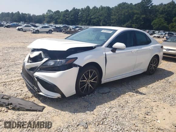 2023 Toyota Camry SE z VIN 4T1G11AK8PU740718, wystawiony jako Copart lot #80496065 z przebiegiem 41 903 mil mil oraz Szkoda całkowita • Salvage title. Historia ofert i sprzedaży dostępna na DreamBid. Obrazek 1.