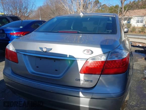 2011 Hyundai Genesis с VIN KMHGC4DE2BU123177, выставлен на аукционе IAAI как лот 41272484 с пробегом 142 904 миль миль и . История ставок и продаж доступна на DreamBid. Изображение 16.