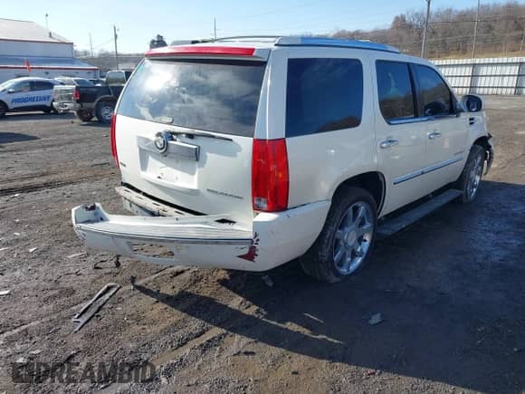 2009 Cadillac Escalade z VIN 1GYFK23269R138898, wystawiony jako IAAI lot #38178040 z przebiegiem Nie podano mil oraz . Historia ofert i sprzedaży dostępna na DreamBid. Obrazek 4.
