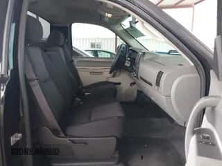 2013 Chevrolet Silverado 1500 Work Truck z VIN 1GCNCPEX2DZ216865, wystawiony jako IAAI lot #43264402 z przebiegiem 88 950 mil mil oraz . Historia ofert i sprzedaży dostępna na DreamBid. Obrazek 5.