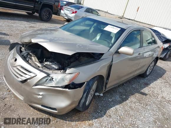 2008 Toyota Camry LE z VIN 4T1BE46KX8U254096, wystawiony jako IAAI lot #42920325 z przebiegiem 480 617 mil mil oraz . Historia ofert i sprzedaży dostępna na DreamBid. Obrazek 2.