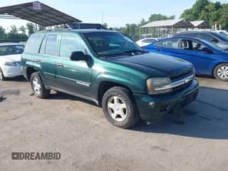 2002 Chevrolet TrailBlazer LTZ z VIN 1GNDT13S822352611, wystawiony jako IAAI lot #42818024 z przebiegiem 196 858 mil mil oraz . Historia ofert i sprzedaży dostępna na DreamBid. Obrazek 1.