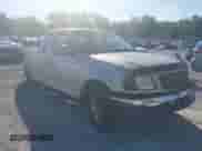 2000 Ford F-150 XL z VIN 1FTZX1729YNB24265, wystawiony jako IAAI lot #42330505 z przebiegiem Nie podano mil oraz . Historia ofert i sprzedaży dostępna na DreamBid. Obrazek 1.