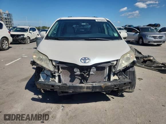 2015 Toyota Sienna XLE с VIN 5TDYK3DC6FS622465, выставлен на аукционе Copart как лот 87430055 с пробегом 229 379 миль миль и Списание • Salvage title. История ставок и продаж доступна на DreamBid. Изображение 5.