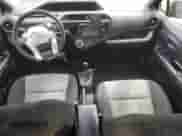 2015 Toyota Prius One z VIN JTDKDTB35F1090691, wystawiony jako Copart lot #59816355 z przebiegiem Nie podano mil oraz Szkoda całkowita • Salvage title. Historia ofert i sprzedaży dostępna na DreamBid. Obrazek 8.