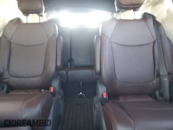 2024 Toyota Sienna Platinum с VIN 5TDERKEC8RS186052, выставлен на аукционе Copart как лот 54362115 с пробегом 14 777 миль миль и Списание • Salvage title. История ставок и продаж доступна на DreamBid. Изображение 10.
