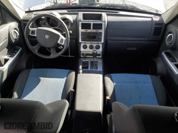 2008 Dodge Nitro R/T z VIN 1D8GU58688W212907, wystawiony jako Copart lot #44170415 z przebiegiem 87 449 mil mil oraz Szkoda całkowita • Salvage title. Historia ofert i sprzedaży dostępna na DreamBid. Obrazek 8.