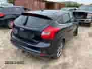 2013 Ford Focus Titanium z VIN 1FADP3N26DL299187, wystawiony jako Copart lot #62098365 z przebiegiem 176 661 mil mil oraz Czysty tytuł • Clean title. Historia ofert i sprzedaży dostępna na DreamBid. Obrazek 4.