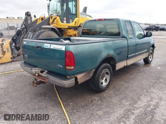 1997 Ford F-150 XL with VIN 1FTEX17LXVNC32588, listed as a IAAI auction lot 40848063 with 210,113 mi miles and . Bid and sale history available at DreamBid. Image 4.