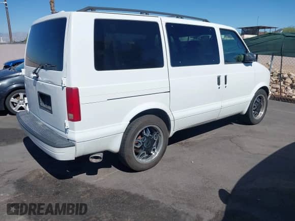 2003 Chevrolet Astro с VIN 1GNDM19XX3B125017, выставлен на аукционе IAAI как лот 42867178 с пробегом Не указан миль и . История ставок и продаж доступна на DreamBid. Изображение 4.