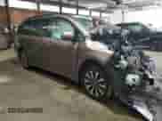 2018 Toyota Sienna LE z VIN 5TDJZ3DCXJS188945, wystawiony jako Copart lot #53684585 z przebiegiem Nie podano mil oraz Szkoda całkowita • Salvage title. Historia ofert i sprzedaży dostępna na DreamBid. Obrazek 4.
