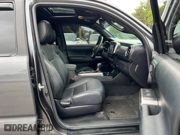 2022 Toyota Tacoma Limited с VIN 3TMGZ5AN7NM458988, выставлен на аукционе Copart как лот 65398105 с пробегом 32 115 миль миль и Списание • Salvage title. История ставок и продаж доступна на DreamBid. Изображение 5.