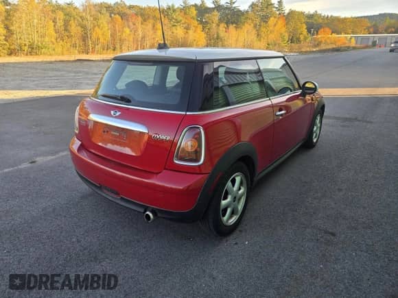 2007 MINI Hardtop с VIN WMWMF33517TU63263, выставлен на аукционе Copart как лот 85209115 с пробегом 124 207 миль миль и Чистый • Clean title. История ставок и продаж доступна на DreamBid. Изображение 4.