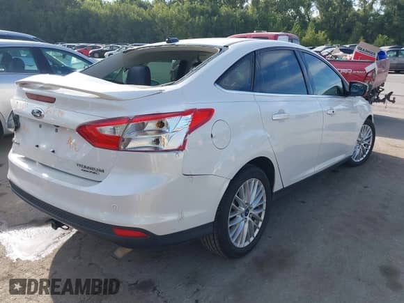 2013 Ford Focus Titanium z VIN 1FADP3J24DL280739, wystawiony jako IAAI lot #43033475 z przebiegiem 114 002 mil mil oraz . Historia ofert i sprzedaży dostępna na DreamBid. Obrazek 4.