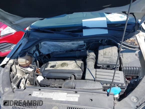 2012 Volkswagen Tiguan SE с VIN WVGBV7AX7CW527271, выставлен на аукционе IAAI как лот 43160689 с пробегом 147 594 миль миль и . История ставок и продаж доступна на DreamBid. Изображение 6.