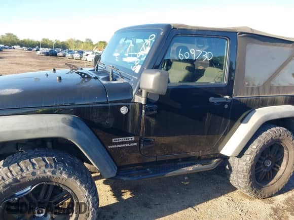 2011 Jeep Wrangler Sport с VIN 1J4AA2D17BL609730, выставлен на аукционе IAAI как лот 43385977 с пробегом 110 288 миль миль и . История ставок и продаж доступна на DreamBid. Изображение 14.