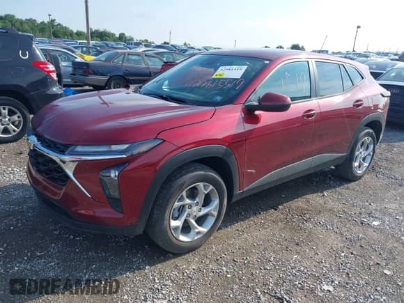 2025 Chevrolet Trax LS z VIN KL77LFEP2SC298743, wystawiony jako IAAI lot #42981519 z przebiegiem 1 047 mil mil oraz . Historia ofert i sprzedaży dostępna na DreamBid. Obrazek 17.