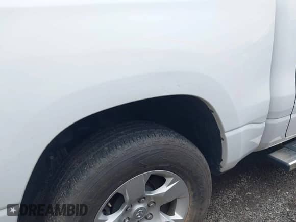 2024 Ram 1500 Big Horn z VIN 1C6SRFFT6RN115065, wystawiony jako IAAI lot #41997639 z przebiegiem 15 453 mil mil oraz . Historia ofert i sprzedaży dostępna na DreamBid. Obrazek 12.