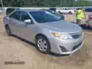 2012 Toyota Camry L z VIN 4T1BF1FK6CU542959, wystawiony jako IAAI lot #42551150 z przebiegiem 174 533 mil mil oraz . Historia ofert i sprzedaży dostępna na DreamBid. Obrazek 1.