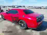 2016 Dodge Challenger R/T Scat Pack z VIN 2C3CDZFJXGH345584, wystawiony jako IAAI lot #41305690 z przebiegiem 49 994 mil mil oraz . Historia ofert i sprzedaży dostępna na DreamBid. Obrazek 3.