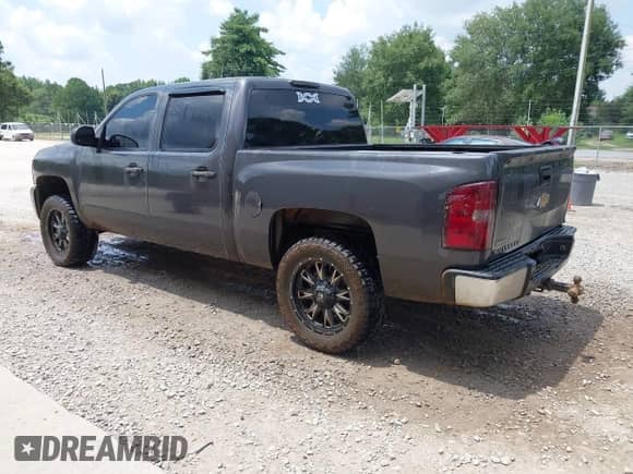2011 Chevrolet Silverado 1500 LT z VIN 3GCPKSEA5BG216494, wystawiony jako IAAI lot #42683144 z przebiegiem 261 539 mil mil oraz . Historia ofert i sprzedaży dostępna na DreamBid. Obrazek 3.
