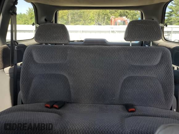 2000 Dodge Caravan SE z VIN 2B4GP45R0YR850038, wystawiony jako Copart lot #82138045 z przebiegiem 173 111 mil mil oraz Czysty tytuł • Clean title. Historia ofert i sprzedaży dostępna na DreamBid. Obrazek 10.