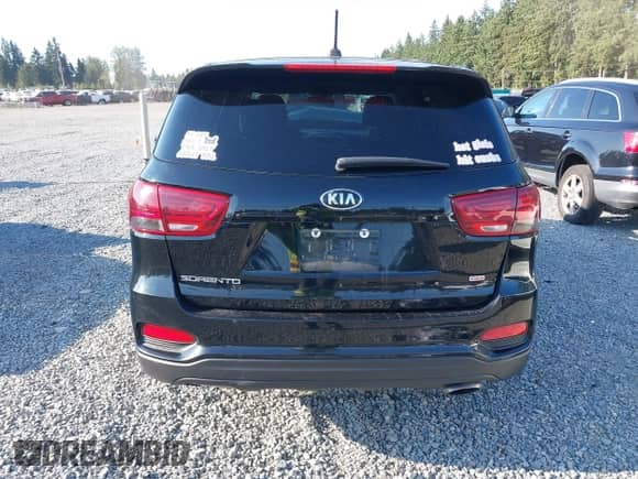 2019 Kia Sorento LX z VIN 5XYPGDA30KG554615, wystawiony jako IAAI lot #42799499 z przebiegiem 102 317 mil mil oraz . Historia ofert i sprzedaży dostępna na DreamBid. Obrazek 16.