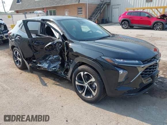 2025 Chevrolet Trax 1RS с VIN KL77LGEP1SC239026, выставлен на аукционе IAAI как лот 42894110 с пробегом 4 027 миль миль и . История ставок и продаж доступна на DreamBid. Изображение 1.