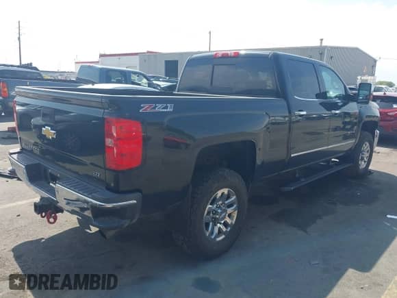 2015 Chevrolet Silverado 3500HD with VIN 1GC1K0EG5FF512945, listed as a IAAI auction lot 43138447 with 91,028 mi miles and . Bid and sale history available at DreamBid. Image 4.