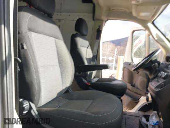 2021 Ram ProMaster z VIN 3C6ERVBG3ME506560, wystawiony jako IAAI lot #41694401 z przebiegiem 184 121 mil mil oraz . Historia ofert i sprzedaży dostępna na DreamBid. Obrazek 5.