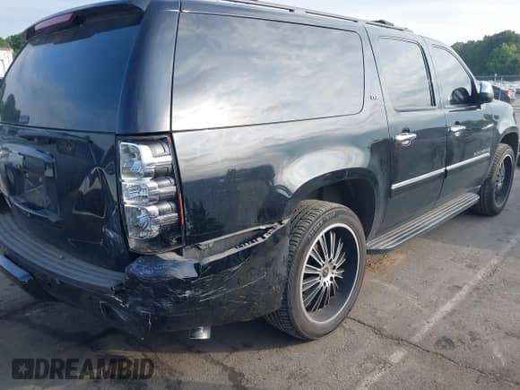 2008 Chevrolet Suburban LTZ with VIN 1GNFK16378R122767, listed as a IAAI auction lot 42689521 with 284,712 mi miles and . Bid and sale history available at DreamBid. Image 4.