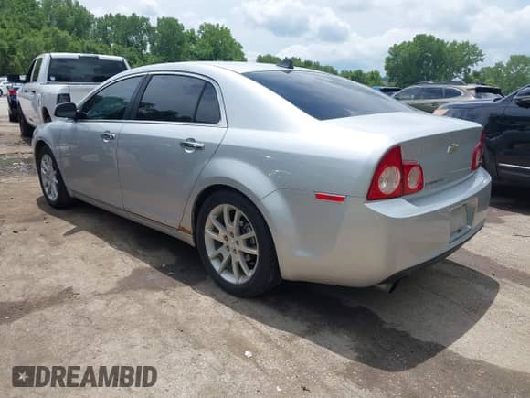 2012 Chevrolet Malibu LTZ z VIN 1G1ZG5E79CF270070, wystawiony jako IAAI lot #42496964 z przebiegiem 206 551 mil mil oraz . Historia ofert i sprzedaży dostępna na DreamBid. Obrazek 3.