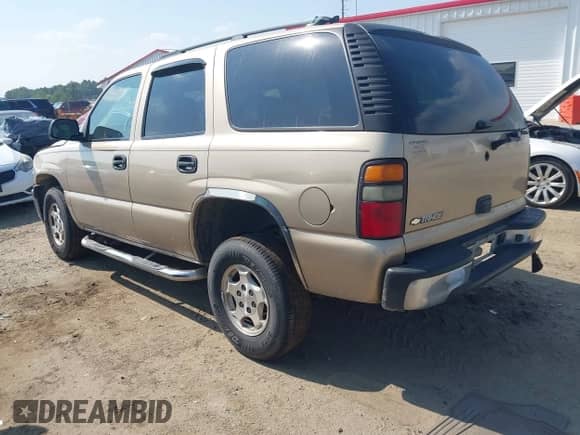 2006 Chevrolet Tahoe LS z VIN 1GNEC13V46J148317, wystawiony jako IAAI lot #42603223 z przebiegiem 275 308 mil mil oraz . Historia ofert i sprzedaży dostępna na DreamBid. Obrazek 3.