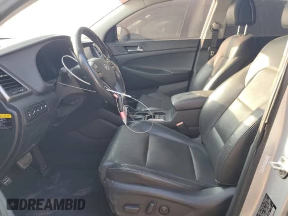 2016 Hyundai Tucson Sport z VIN KM8J33A28GU112606, wystawiony jako Copart lot #84580705 z przebiegiem 137 689 mil mil oraz Czysty tytuł • Clean title. Historia ofert i sprzedaży dostępna na DreamBid. Obrazek 7.