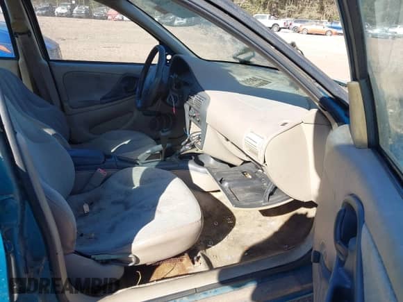 1998 Chevrolet Cavalier z VIN 1G1JC5243W7119422, wystawiony jako IAAI lot #43444308 z przebiegiem 236 750 mil mil oraz . Historia ofert i sprzedaży dostępna na DreamBid. Obrazek 5.