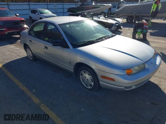 2002 Saturn SL z VIN 1G8ZG52812Z198597, wystawiony jako IAAI lot #43556259 z przebiegiem 140 782 mil mil oraz . Historia ofert i sprzedaży dostępna na DreamBid. Obrazek 1.