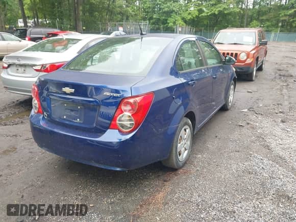 2014 Chevrolet Sonic LS с VIN 1G1JA5SG3E4127102, выставлен на аукционе IAAI как лот 42369479 с пробегом 225 473 миль миль и . История ставок и продаж доступна на DreamBid. Изображение 4.
