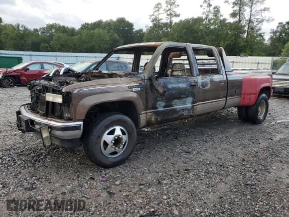 1994 Chevrolet Silverado 3500 с VIN 1GCHK33F4RJ372169, выставлен на аукционе Copart как лот 69002125 с пробегом Не указан миль и На запчасти • Non repairable. История ставок и продаж доступна на DreamBid. Изображение 1.
