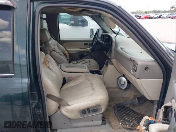 2001 Chevrolet Tahoe LS with VIN 1GNEC13T11J249287, listed as a IAAI auction lot 42410921 with 424,943 mi miles and . Bid and sale history available at DreamBid. Image 5.