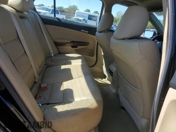 2011 Honda Accord EX-L z VIN 1HGCP2F88BA044344, wystawiony jako Copart lot #85582185 z przebiegiem 371 652 mil mil oraz Szkoda całkowita • Salvage title. Historia ofert i sprzedaży dostępna na DreamBid. Obrazek 10.